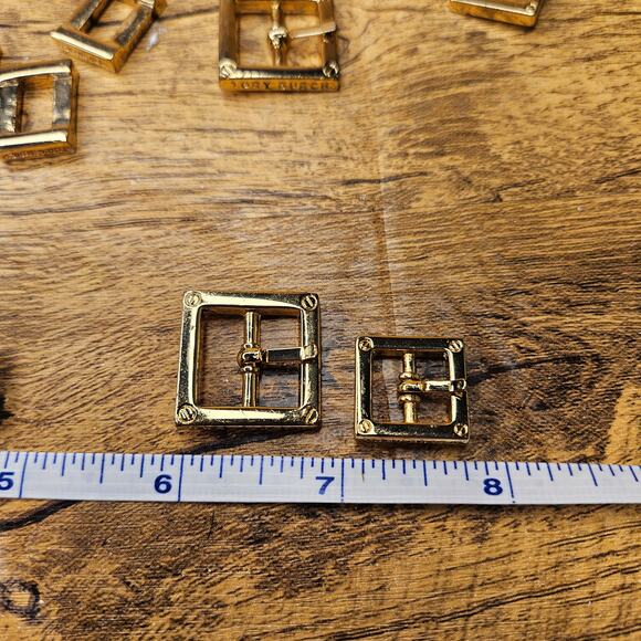 Tory Burch gold buckle leather strap medallion crafting hardware - Picture 11 of 13